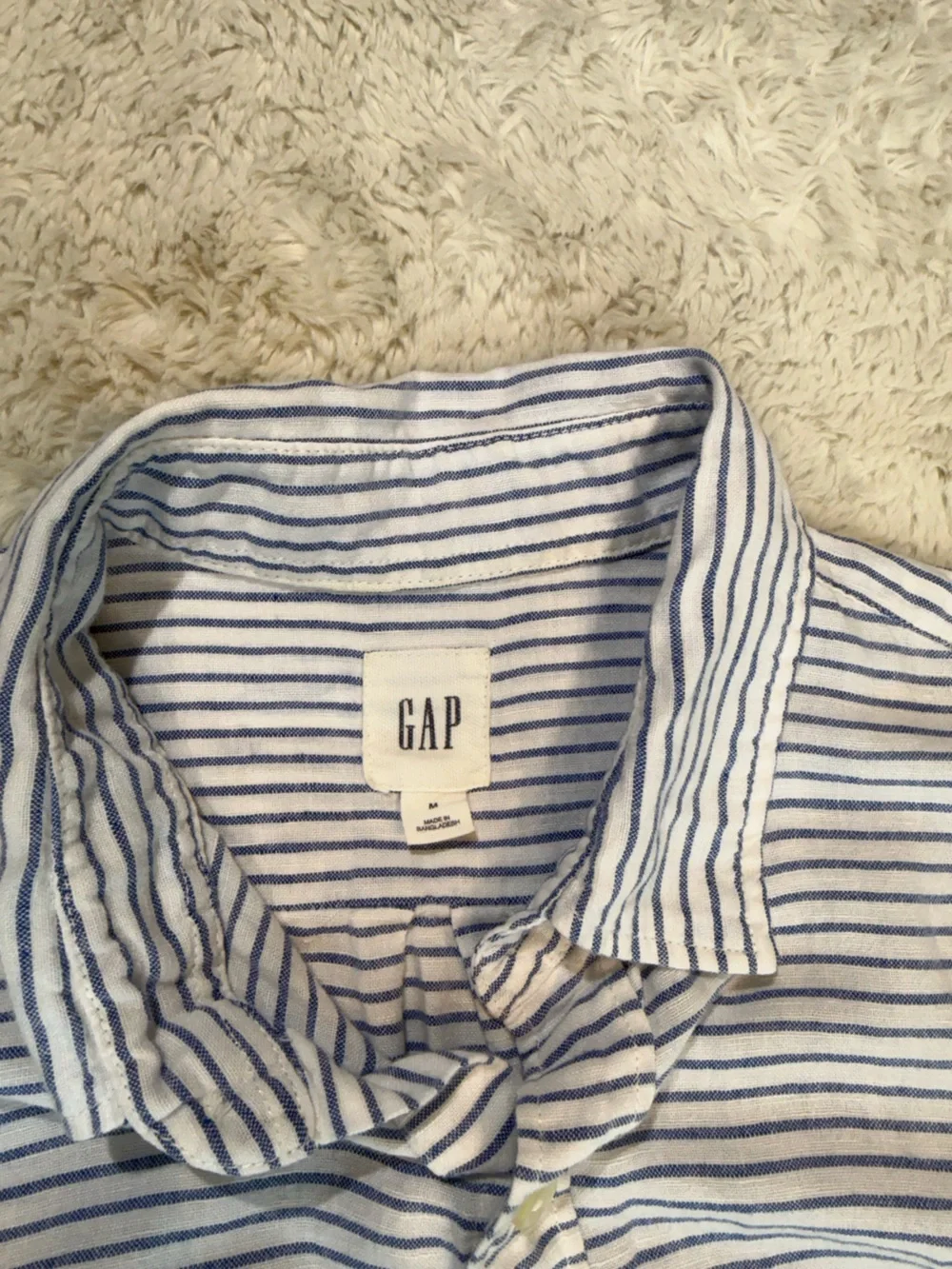 GAP size medium blue & white striped button down